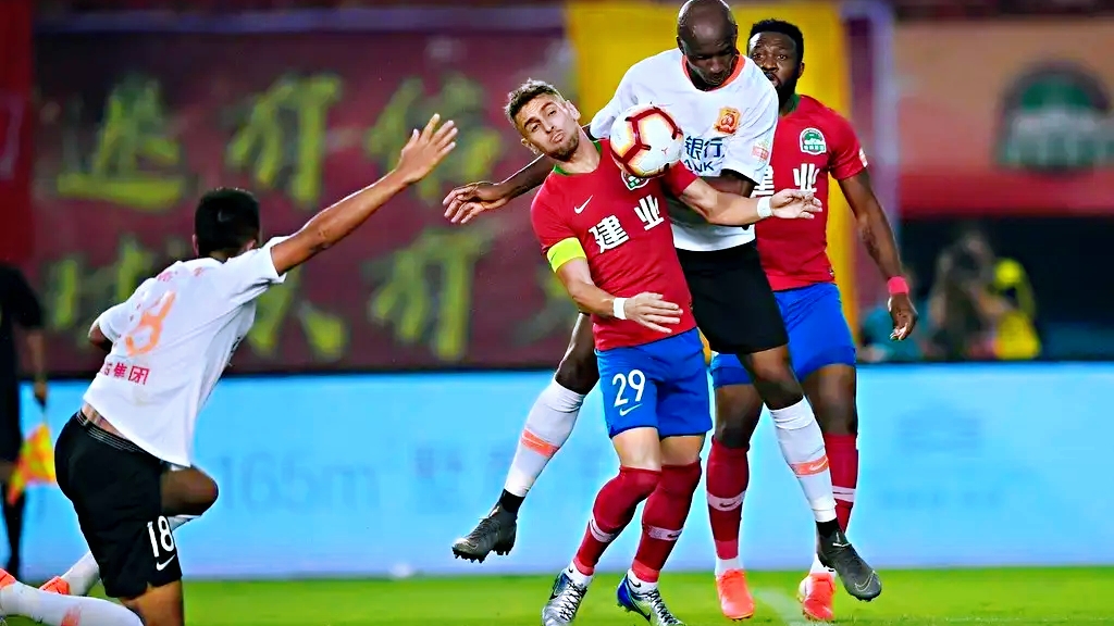  门将神勇发挥，力保球门不失夺胜