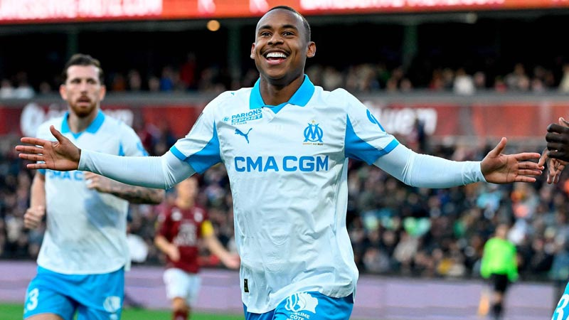  网坛常青树费德勒复出，慈善表演赛筹款破纪录