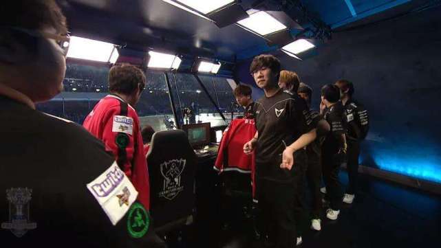  电竞天才少年横空出世，单场五杀震撼全场  