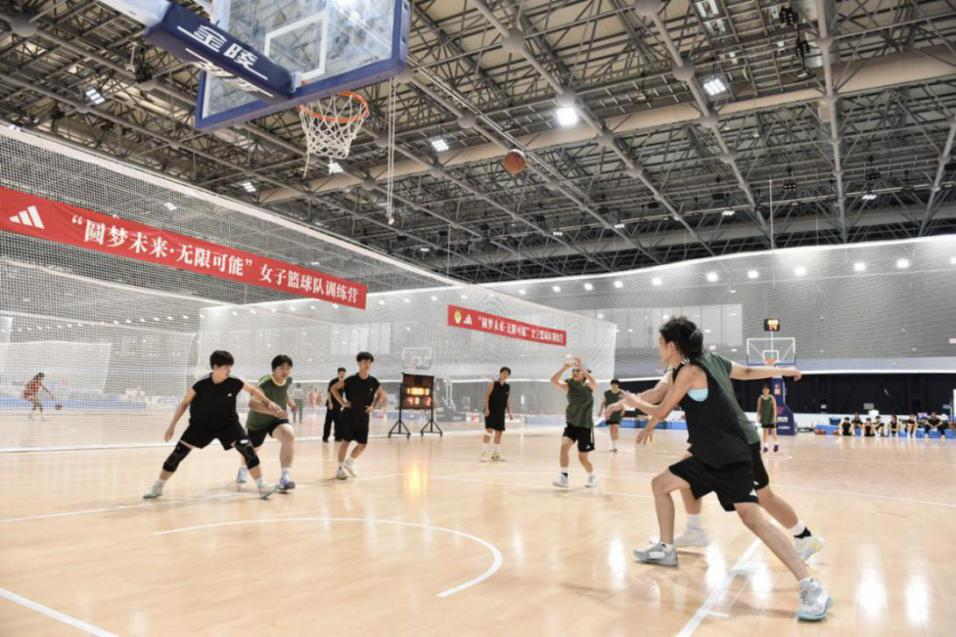  篮球训练营培育未来希望之星