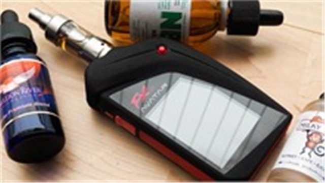  网球拍个性化定制兴起，激光雕刻图案成潮流